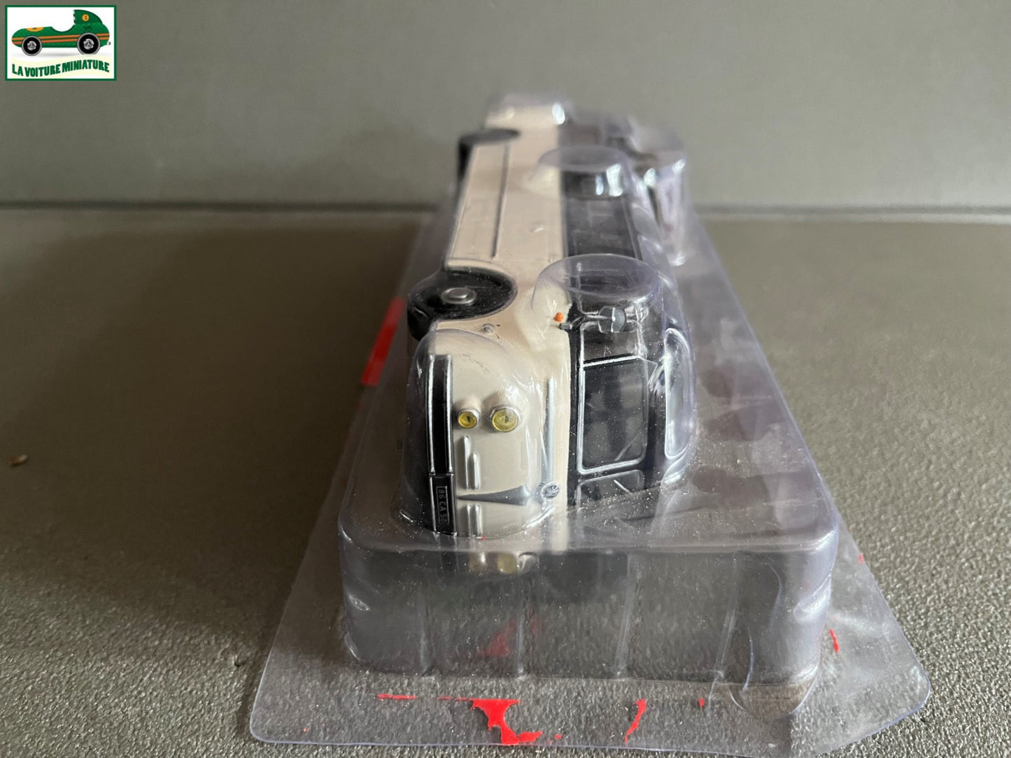 Voiture miniature Isobloc 648 DP 1/43 Autobus Autocars du Monde