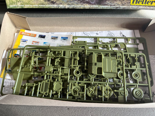 Maquette Militaire Blindé Figurine Voiture Jeep Willis Trailer Heller 1/35