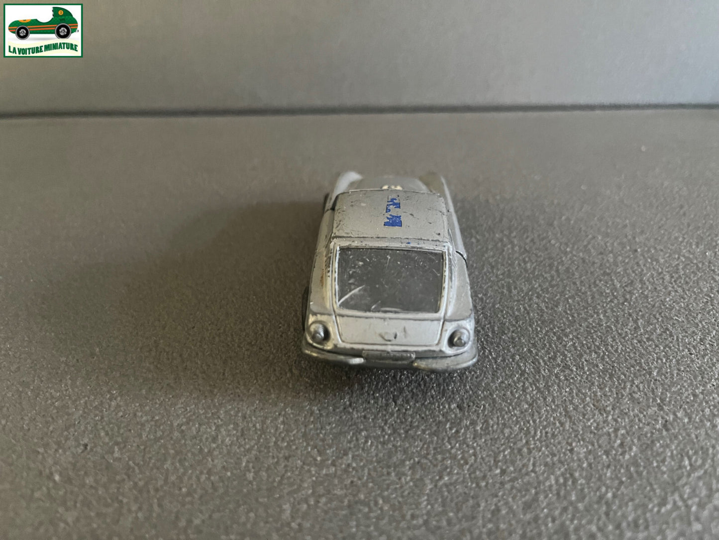 Ancienne Miniature Voiture Aston Martin DBS Politoys 1/43 Epave