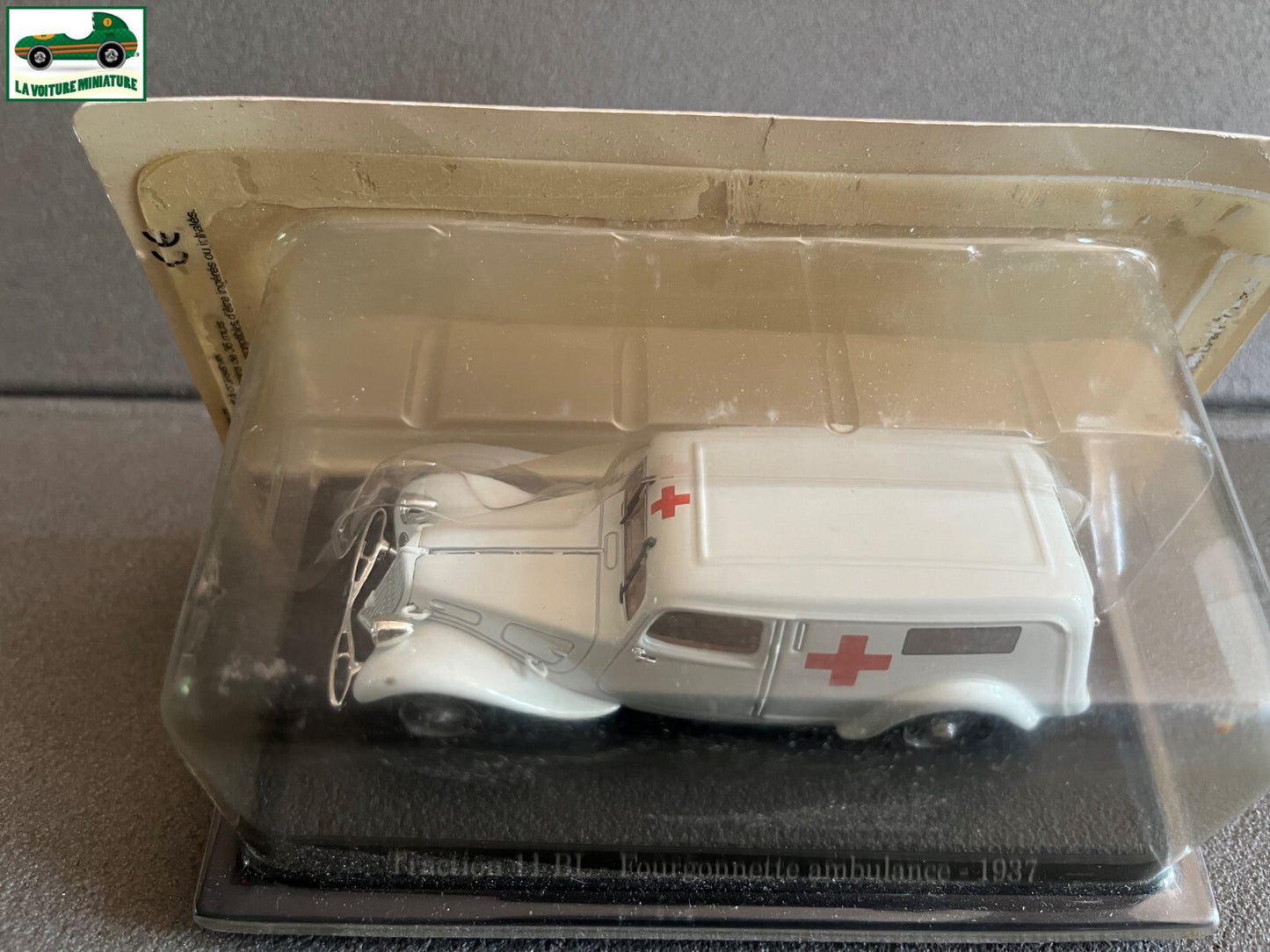 Voiture Miniature Citroen Traction 11 BL Ambulance 1937 au 1/43