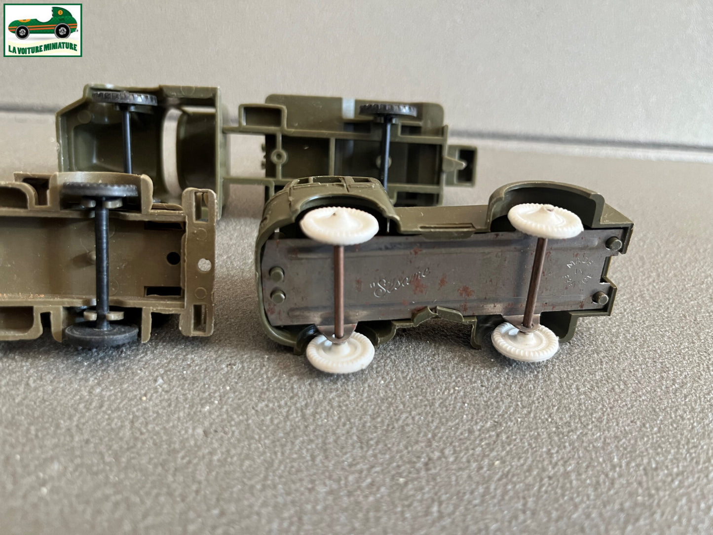 Ancienne Miniature Voiture Plastique Militaire Camion Blindé dont 1 Sésame