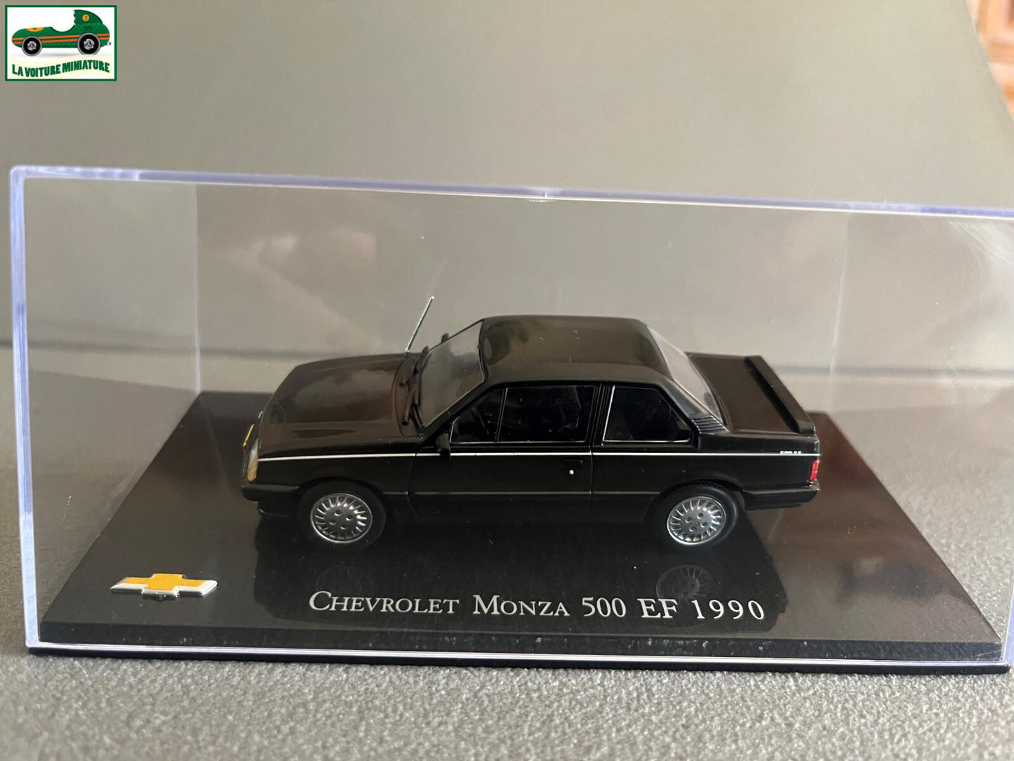 Voiture miniature Américaine Chevrolet Monza 500 EF 1990 au 1/43