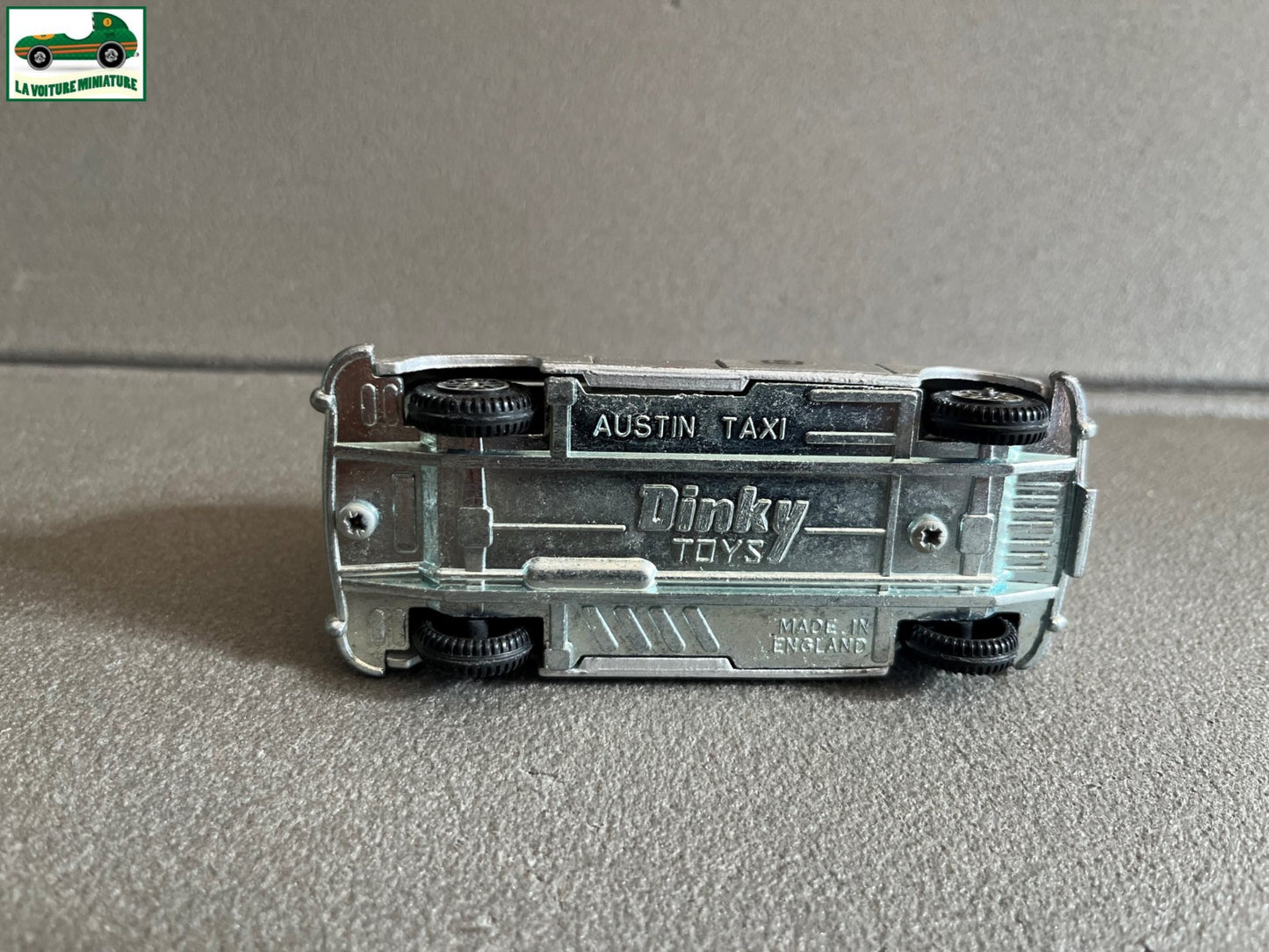 Ancienne Voiture Miniature Austin taxi Jubilee 1977 Queen Dinky Toys England