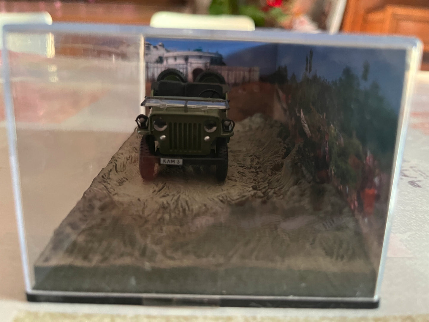 Voiture miniature Willys Jeep M606 Octopussy James Bond 007 1/43