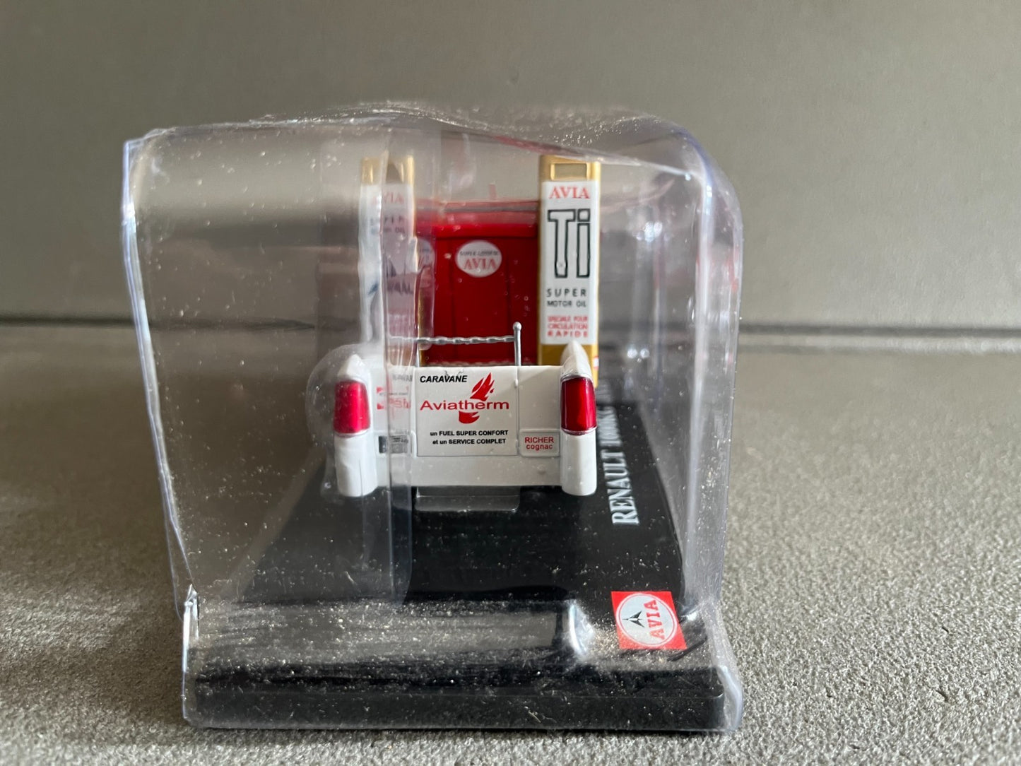 Voiture miniature Camion Renault 1000 KG Avia Auto Plus Hachette 1/43