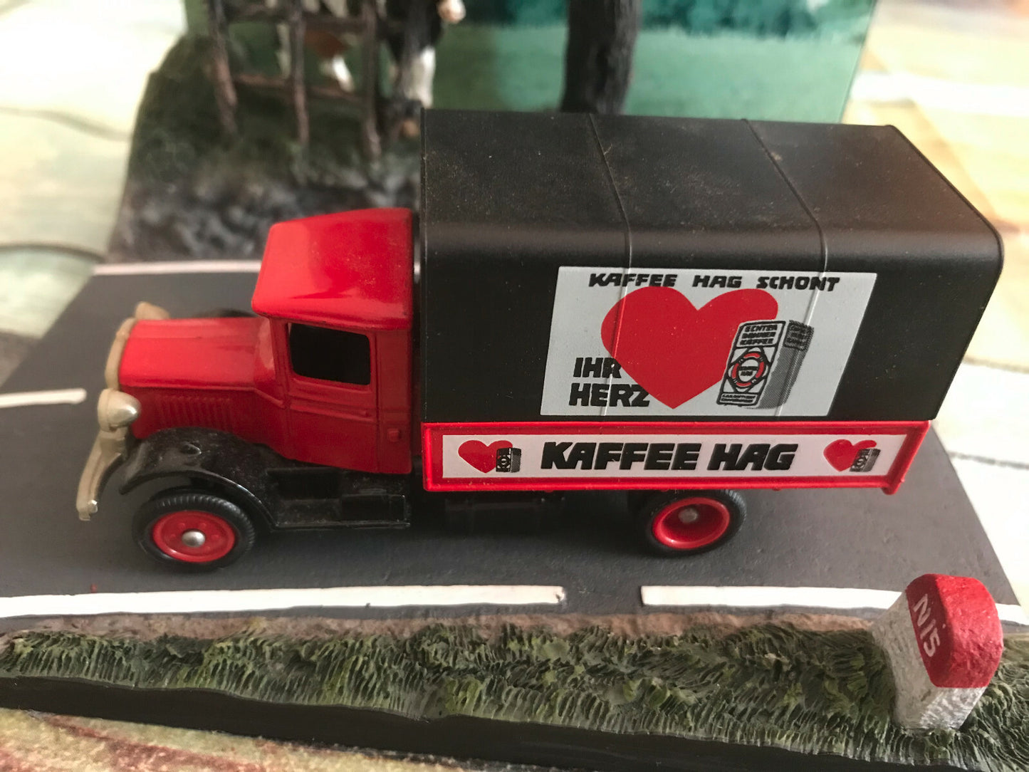 Voiture Miniature Diorama Campagne N15 + Camion Livraison Lledo au 1/43 1/50 ?
