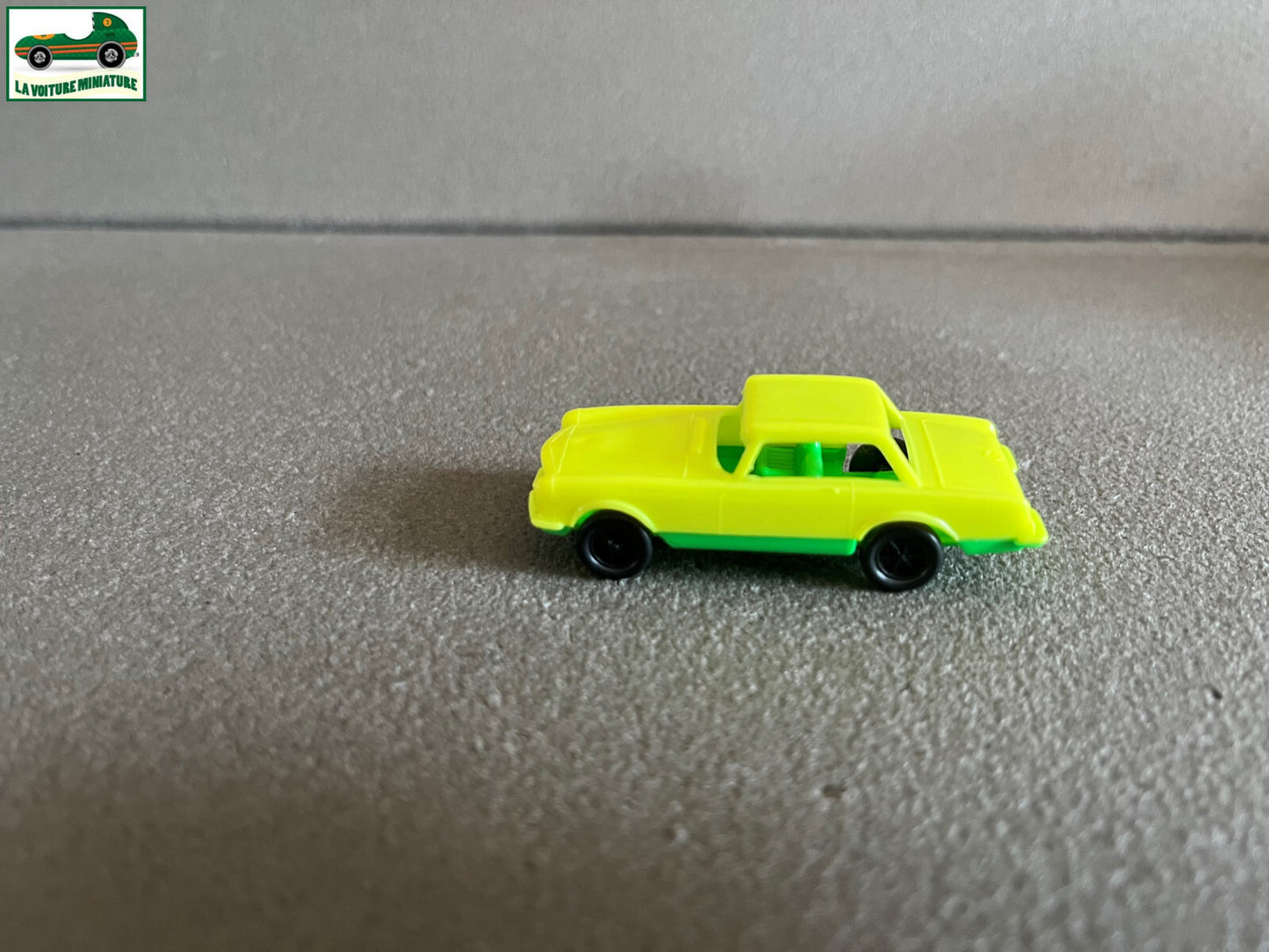 Ancienne Miniature Voiture Plastique Mercedes 280 SL Coupé Italy au 1/72