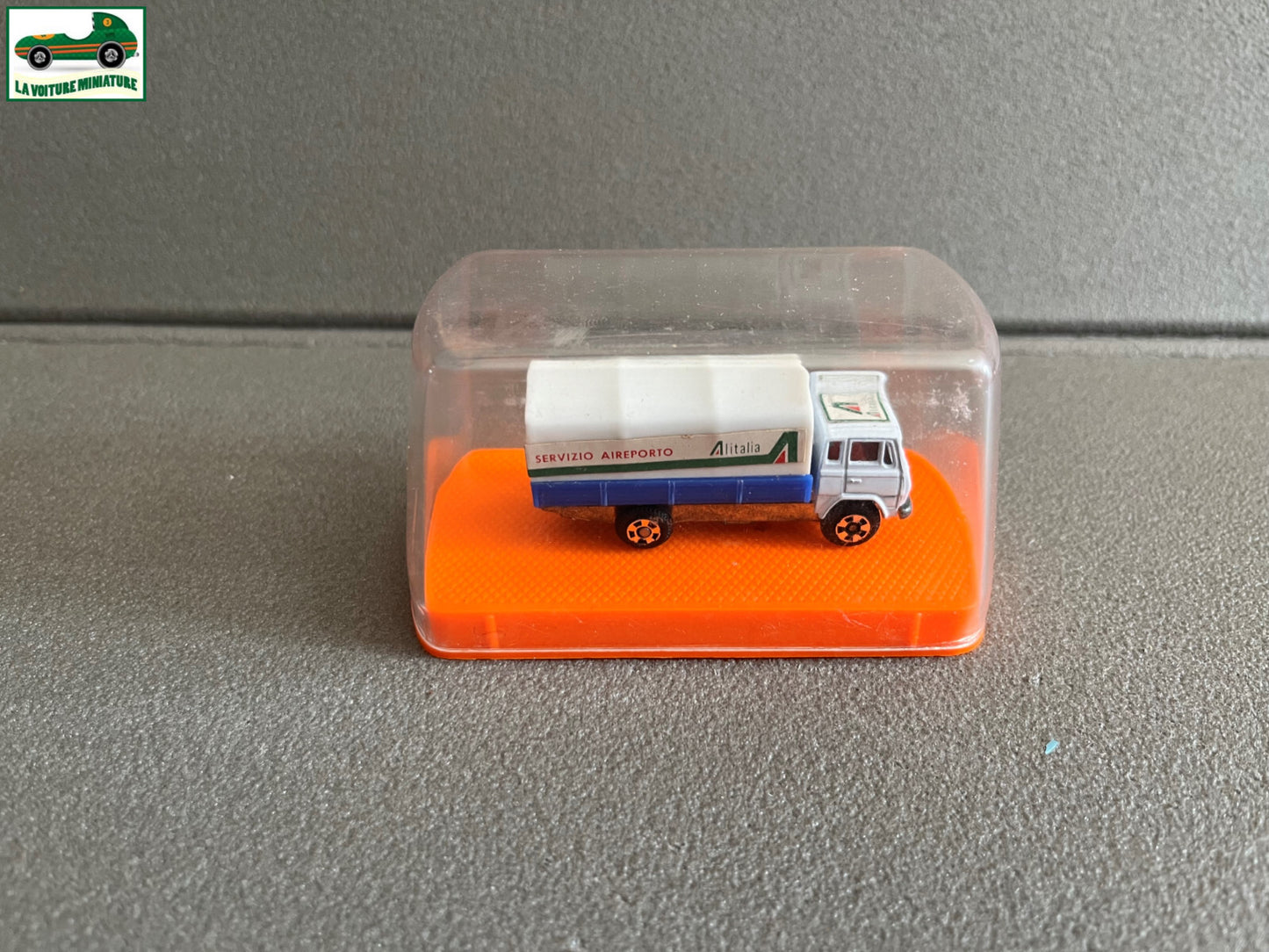 Voiture miniature Camion Mercedes Aeroport Guiloy Spain Echelle 1/124 Majorette