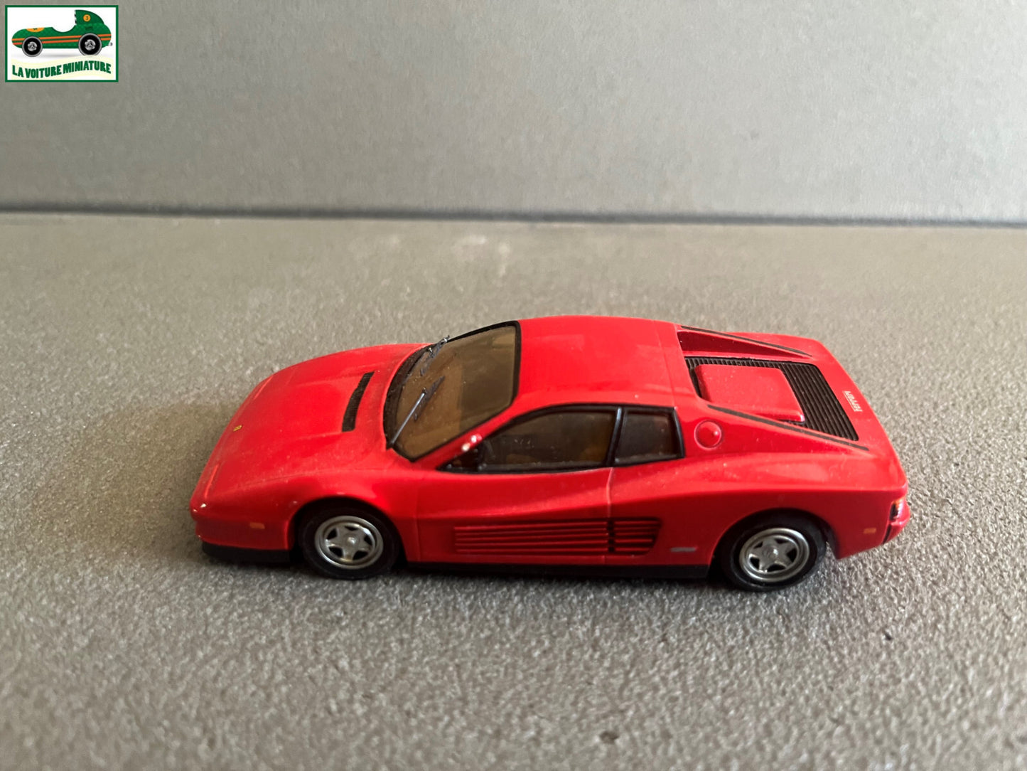 Voiture Miniature Kit monté Ferrari Testarossa Starter au 1/43