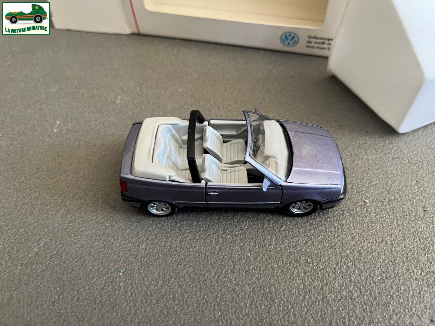 Voiture Miniature Volkswagen Golf Cabriolet Schabak au 1/43