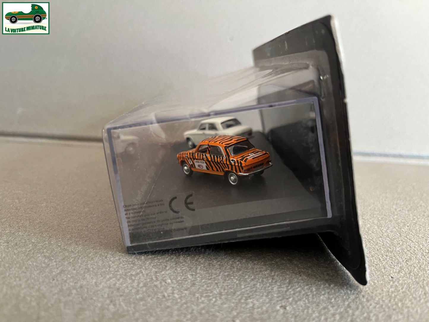 Voiture Miniature Duo Peugeot 204 1965 Esso 1967 Universal Hobbies 1/87 HO