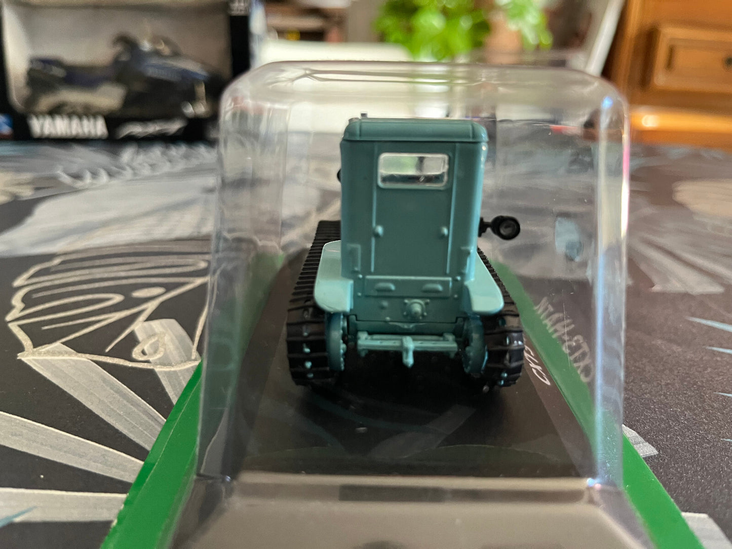 Voiture miniature Tracteur Agricole Russe URSS SHTZ-NATI Hachette 1/43