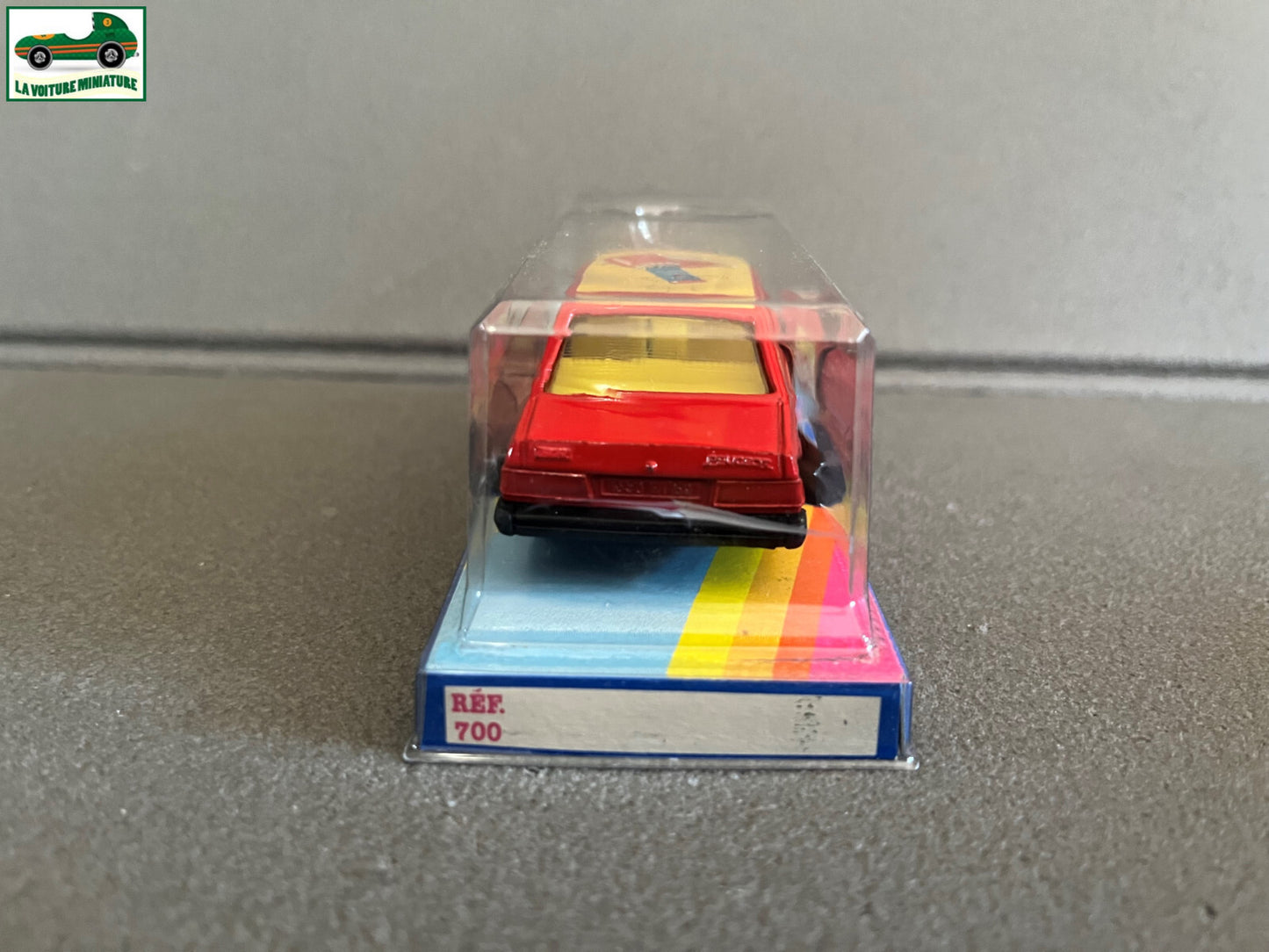 Ancienne Voiture Miniature Peugeot 305 Amora Norev au 1/43