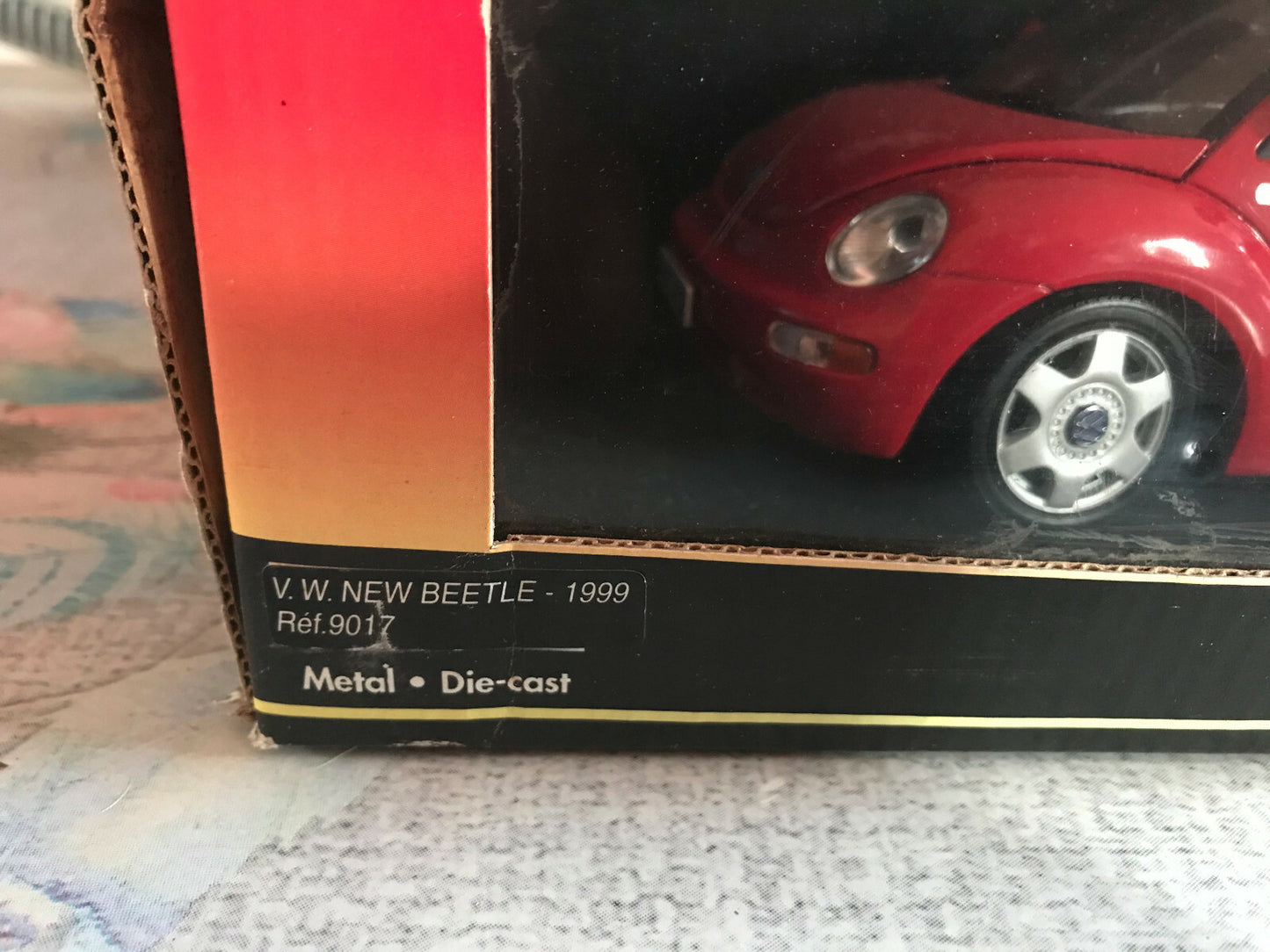 Voiture miniature Volkswagen VW New Beetle 1999 Solido Ref 9017 au 1/18