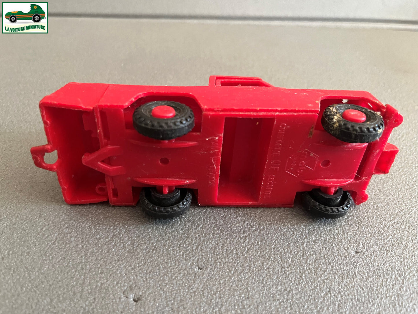 Ancienne Miniature Mob SuperJouet Land Rover 109 Pompiers Plastique 1/43 Epave