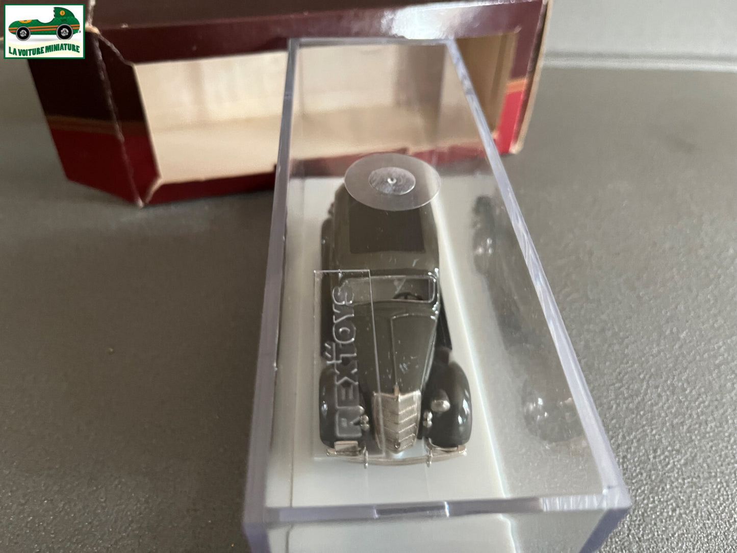 Voiture Miniature Ford Fordor 42 Conduite intérieure Rextoys 1/43