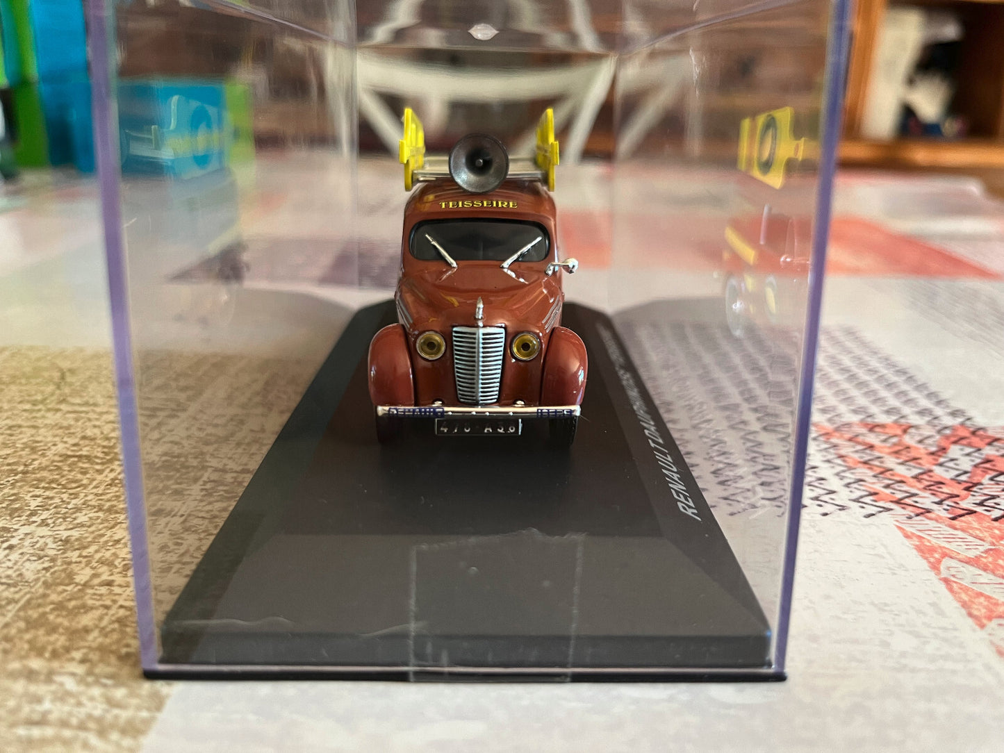 Voiture miniature Renault Dauphinoise Teisseire au 1/43