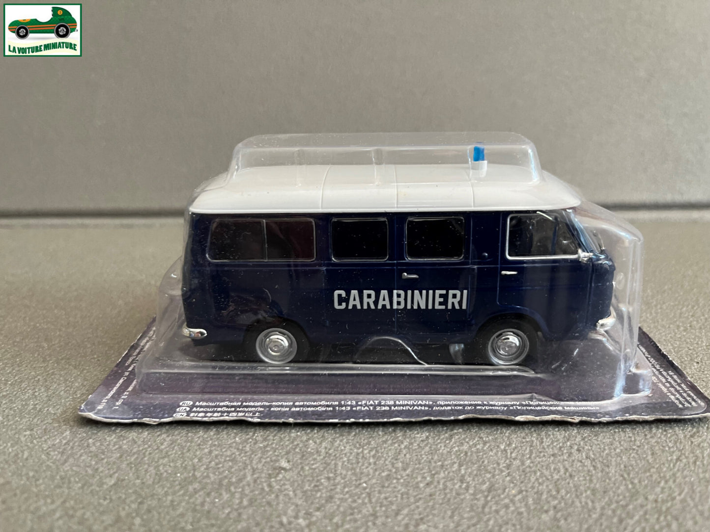 Voiture miniature Fiat 238 Minivan Carabinieri Police du Monde DeAgostini 1/43