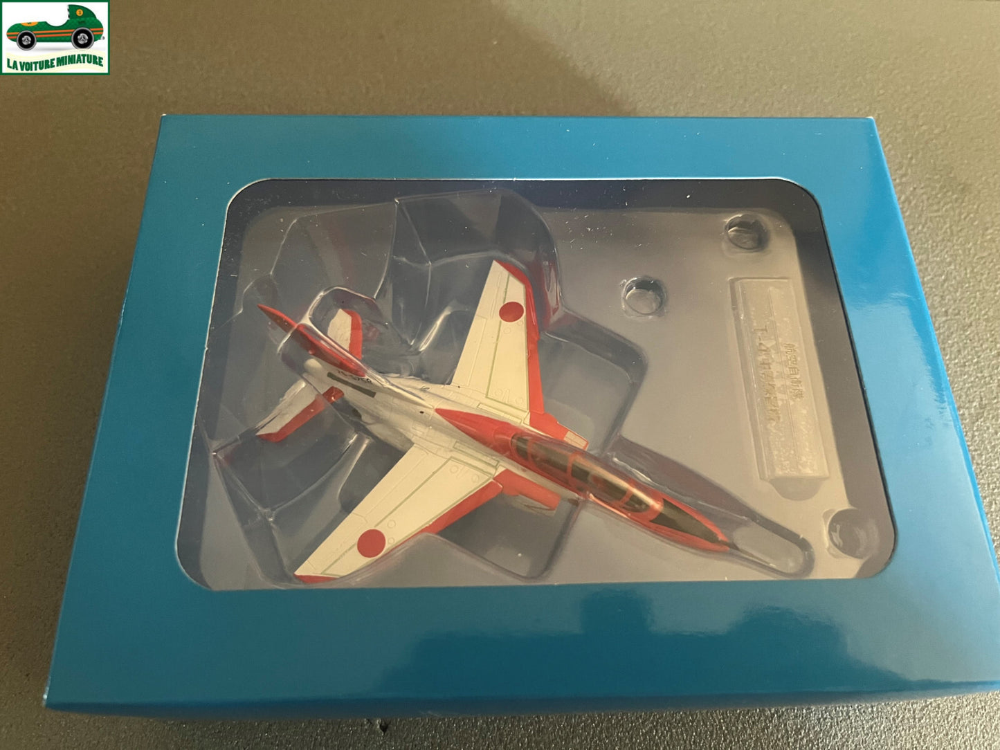 Avion miniature Militaire Kawasaki JASDF T-4 Japon au 1/100