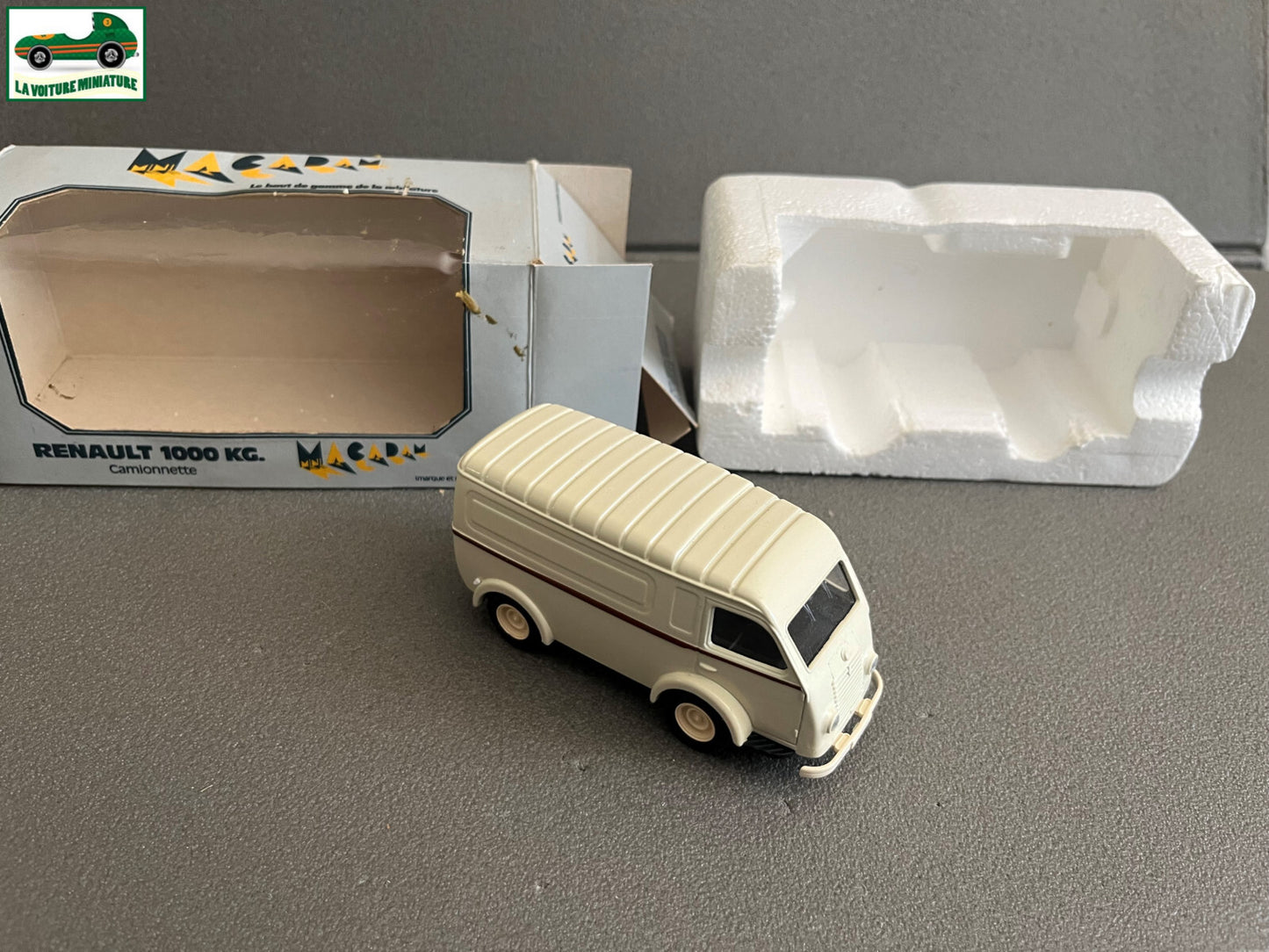 Voiture Miniature Renault 1000 KG Macadam au 1/43