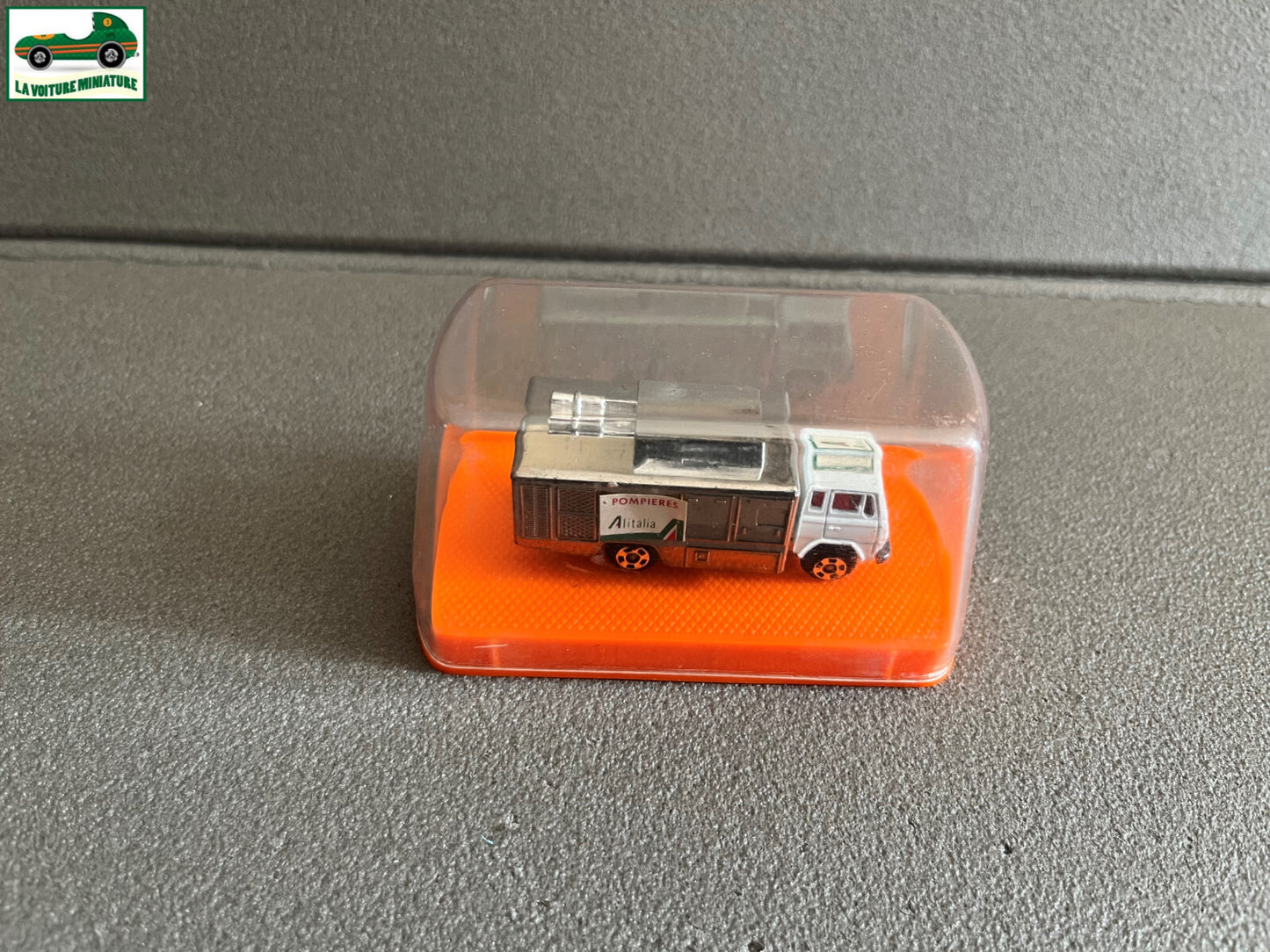 Voiture miniature Camion Mercedes Aeroport Guiloy Spain Echelle 1/124 Majorette