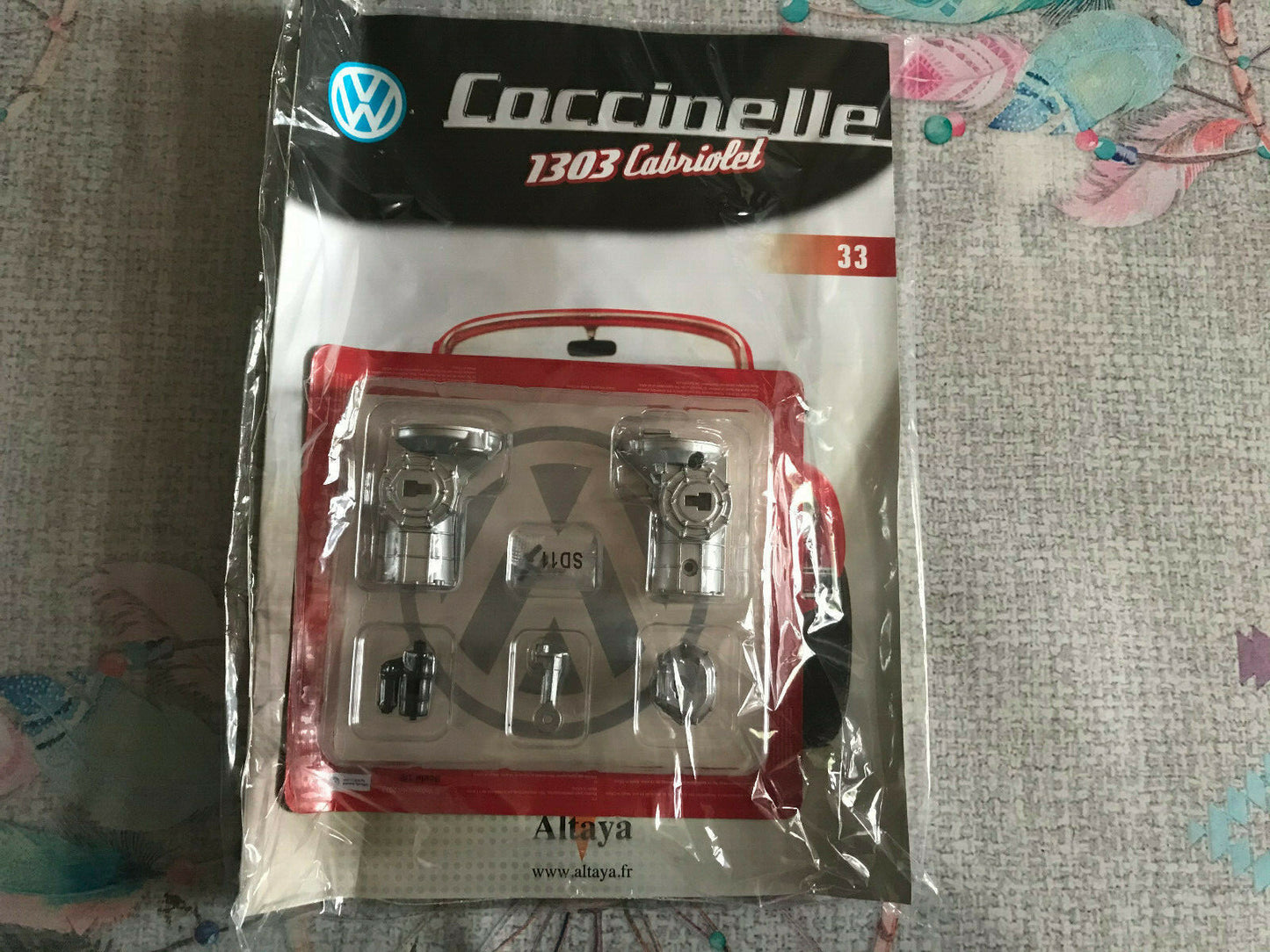 Voiture miniature Maquette Volkswagen Coccinelle 1303 Cabriolet N 33 Altaya 1/8