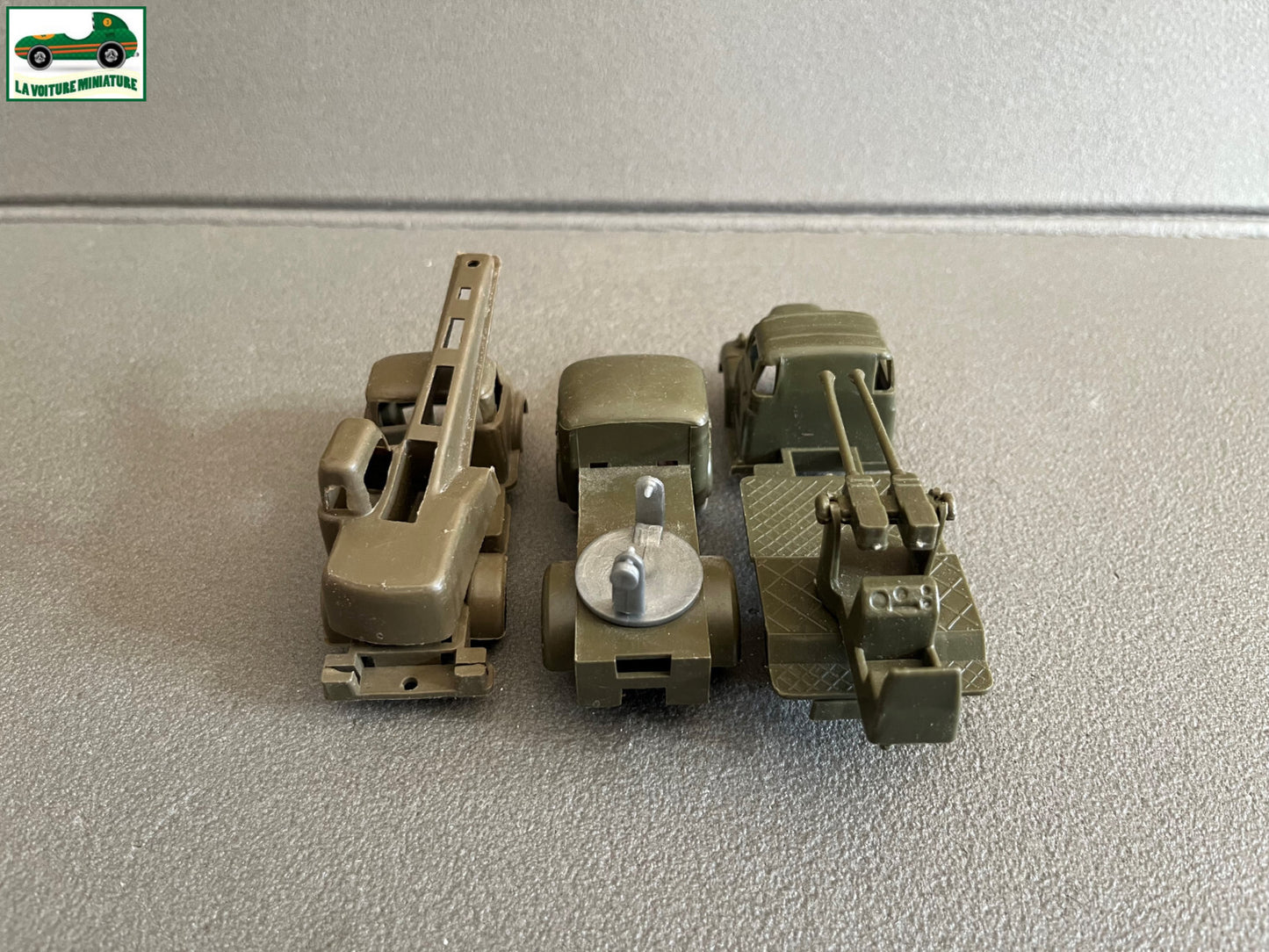 Ancienne Miniature Voiture Plastique Militaire Camion Blindé dont 1 Sésame