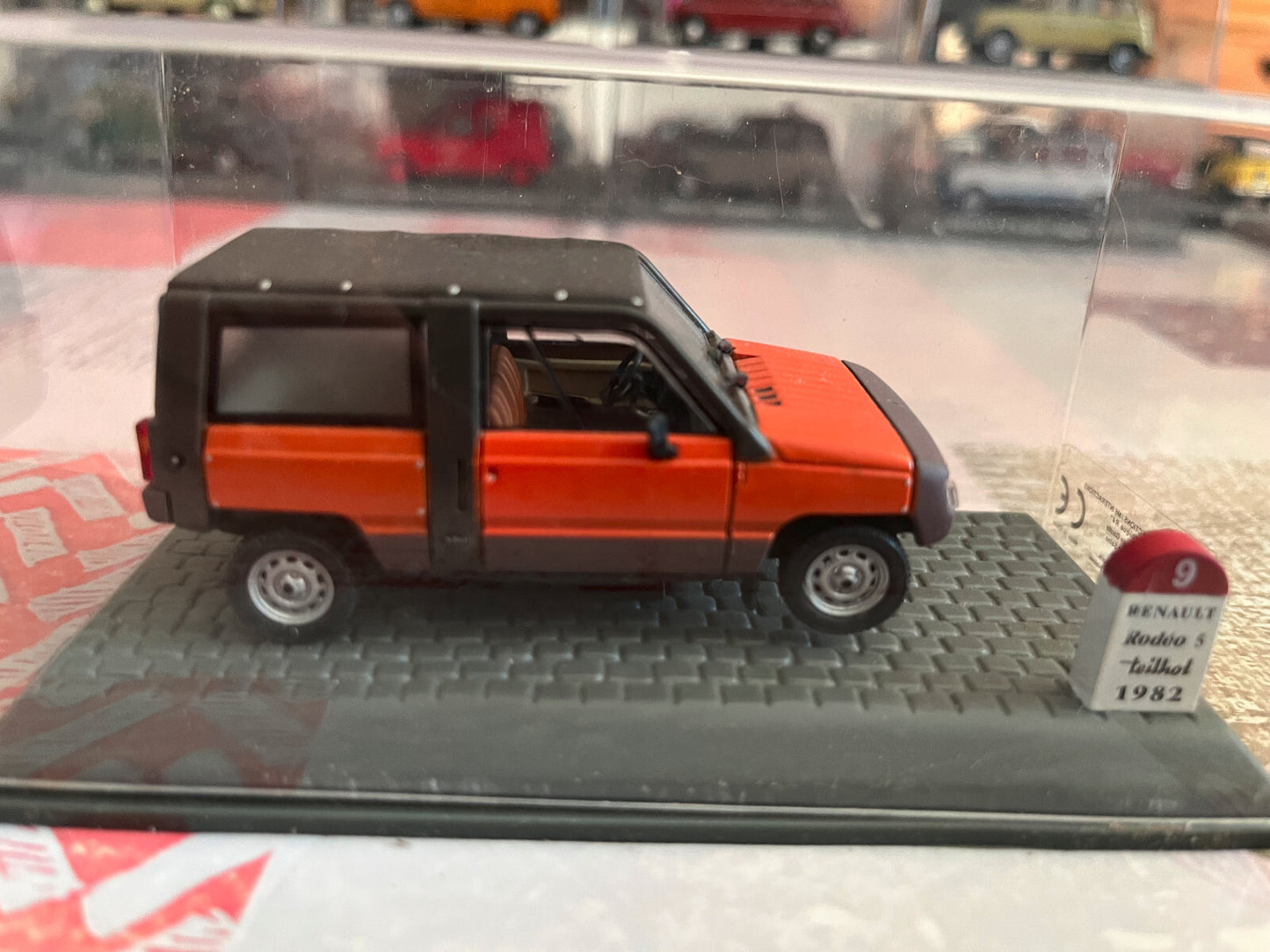Voiture miniature Mythique R4 4l Renault 4 Rodéo 5 4 saisons Teilhol 1982 1/43