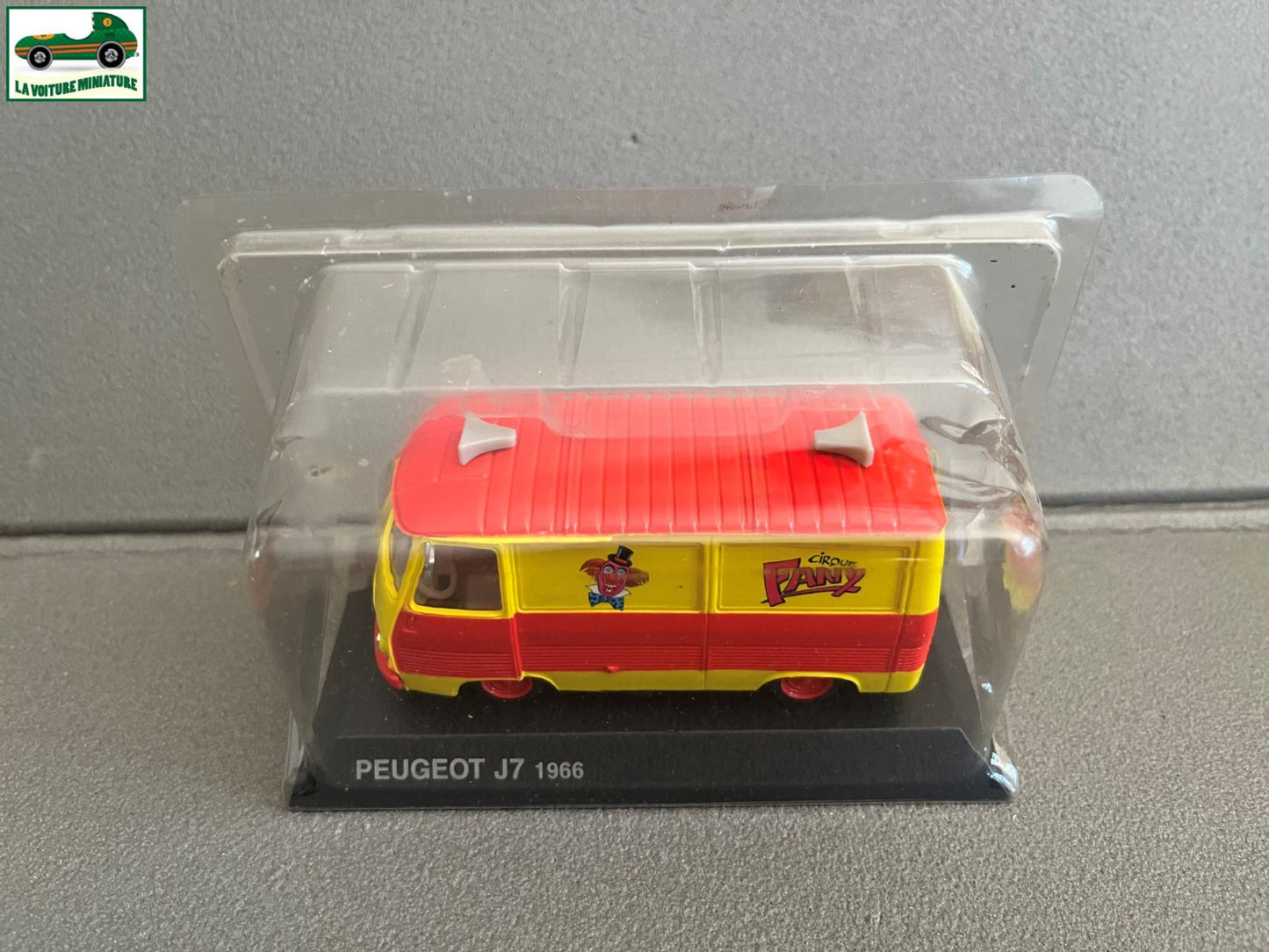 Voiture Miniature Camion Peugeot J7 Cirque Fany 1966 Norev Hachette 1/43