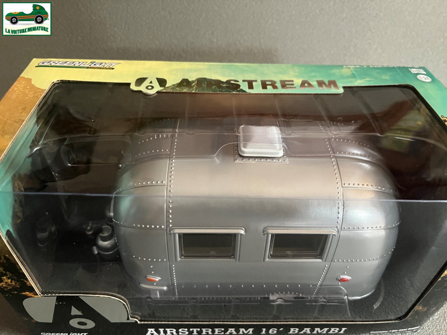 Voiture miniature Caravane AirStream 16 Bambi Greenlight au 1/24