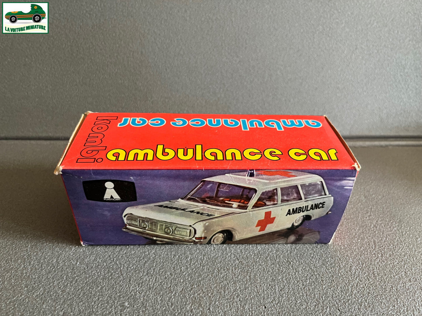 Ancien Jouet Voiture Plasticart Kombi Ambulance Car Tole Metal Made in GDR 1/30