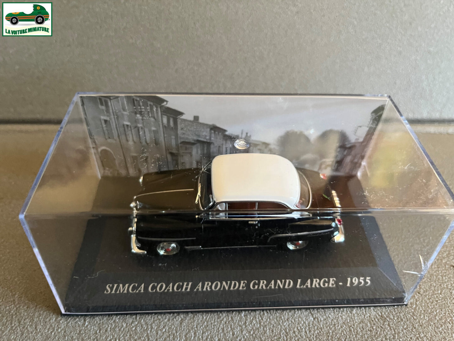 Voiture Miniature Simca Coach Aronde Grand Large 1955 au 1/43 Ixo Altaya