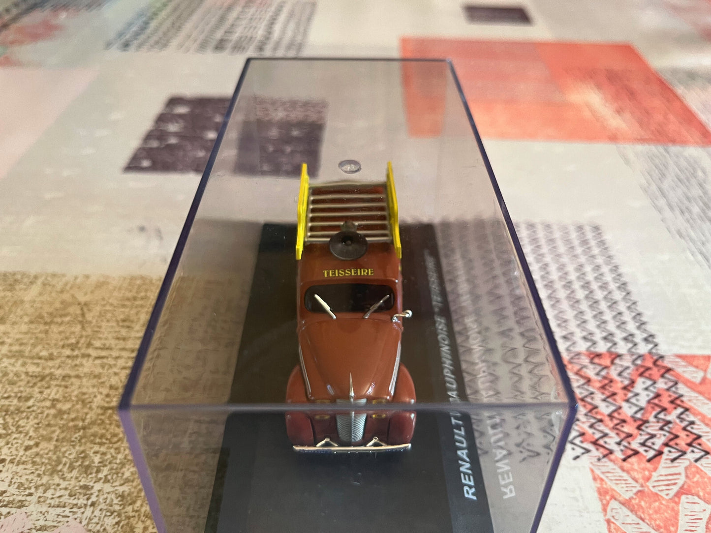 Voiture miniature Renault Dauphinoise Teisseire au 1/43