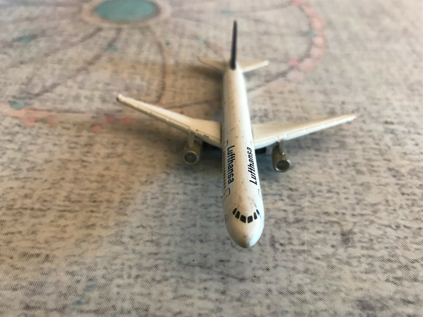 Avion miniature Avions de Ligne Fabbri AirBus Lufthansa avec Défauts