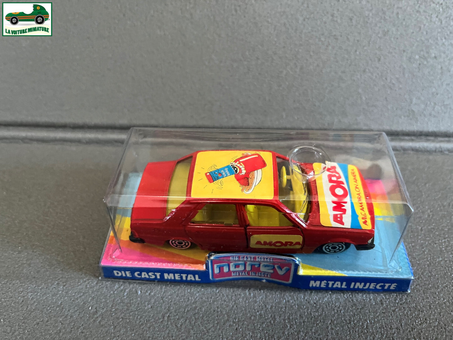 Ancienne Voiture Miniature Peugeot 305 Amora Norev au 1/43