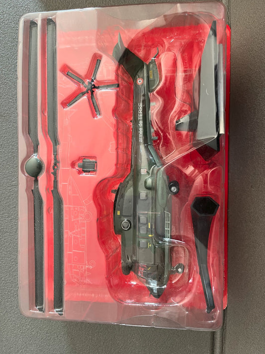 Hélicoptère de combat Miniature Aerospatial AS332 Super Puma Armée Terre 1/72