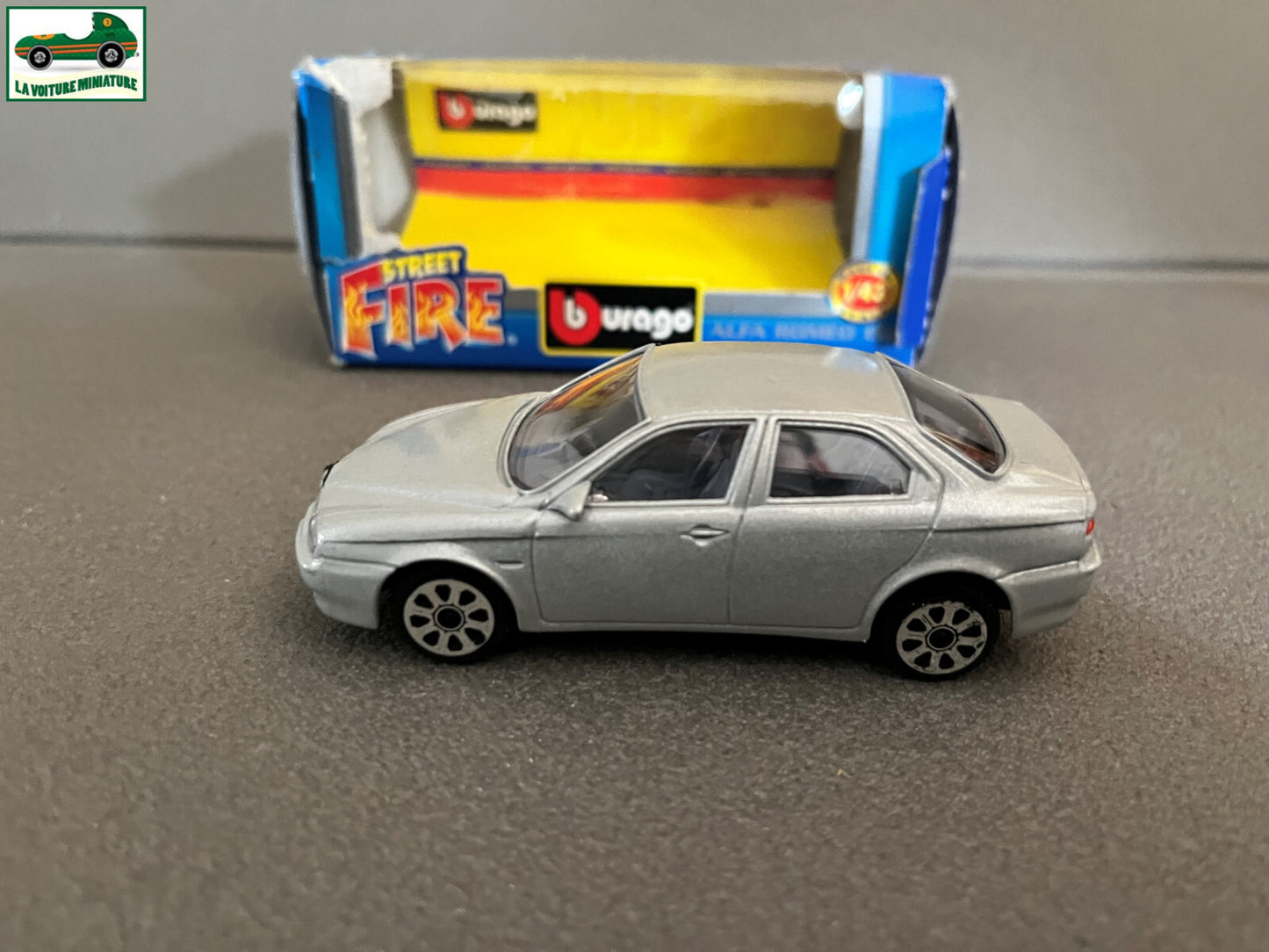 Voiture miniature Alfa Romeo 156 Burago au 1/43