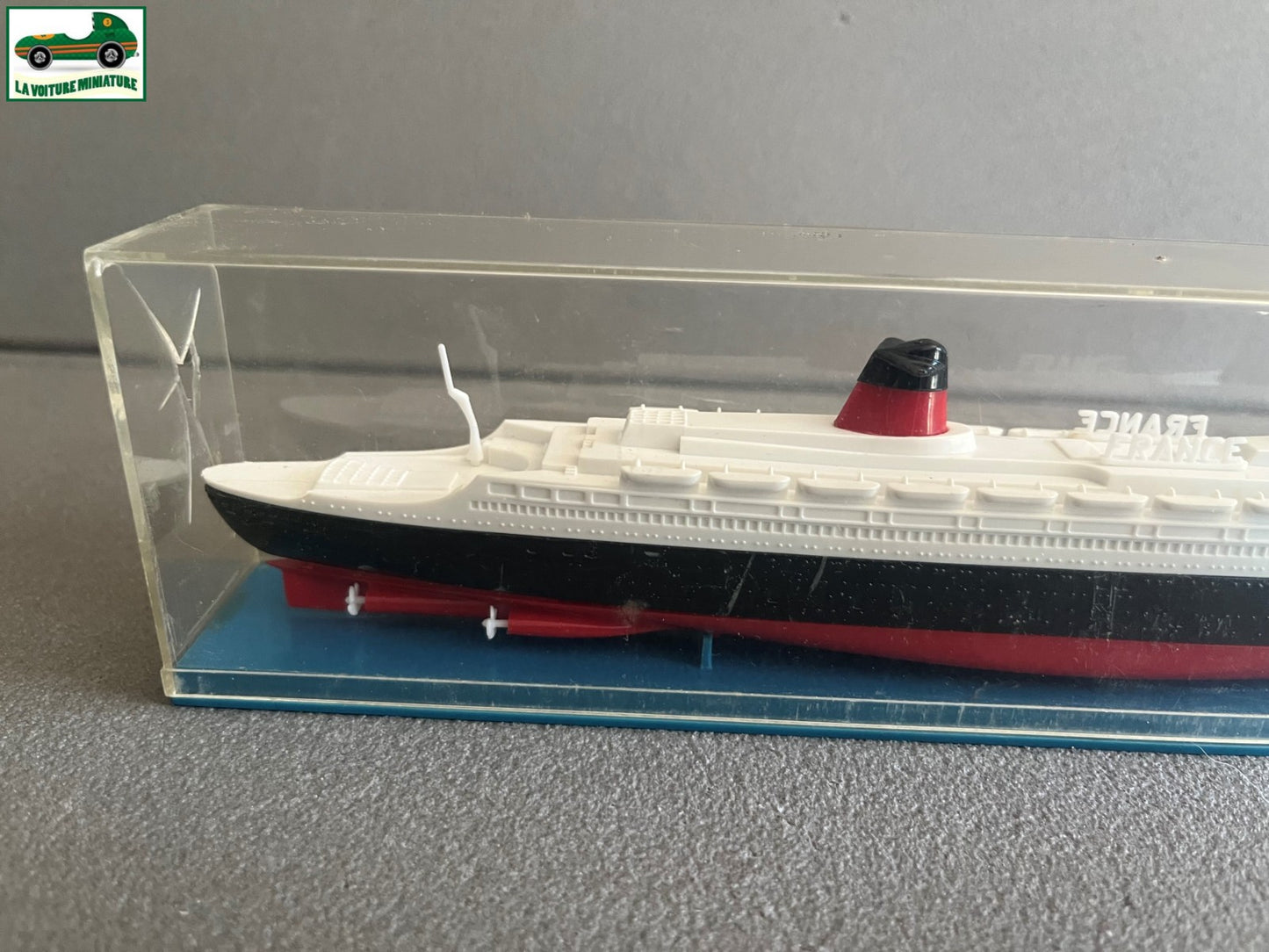 Ancien Bateau Miniature Paquebot N°870 SuperToys France Dinky Toys Meccano 1/200