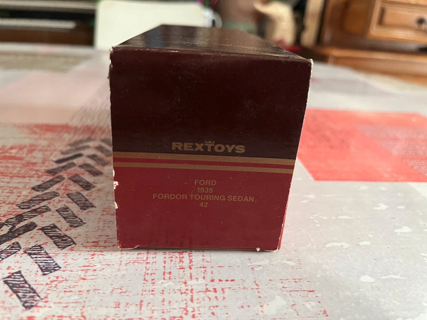 Voiture Miniature Ford 1935 Fordor Touring Sedan 42 Rextoys 1/43