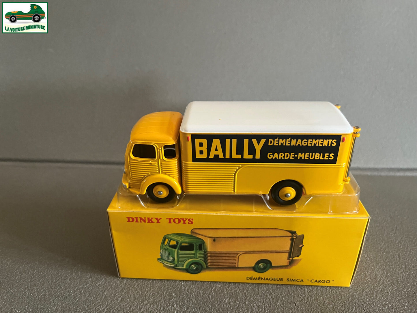 Voiture miniature Camion Déménageur Simca Cargo 33AN Dinky Toys Atlas