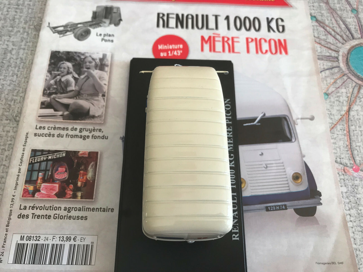 Voiture miniature Renault 1000 kg Mère Picon Auto Plus Hachette 1/43