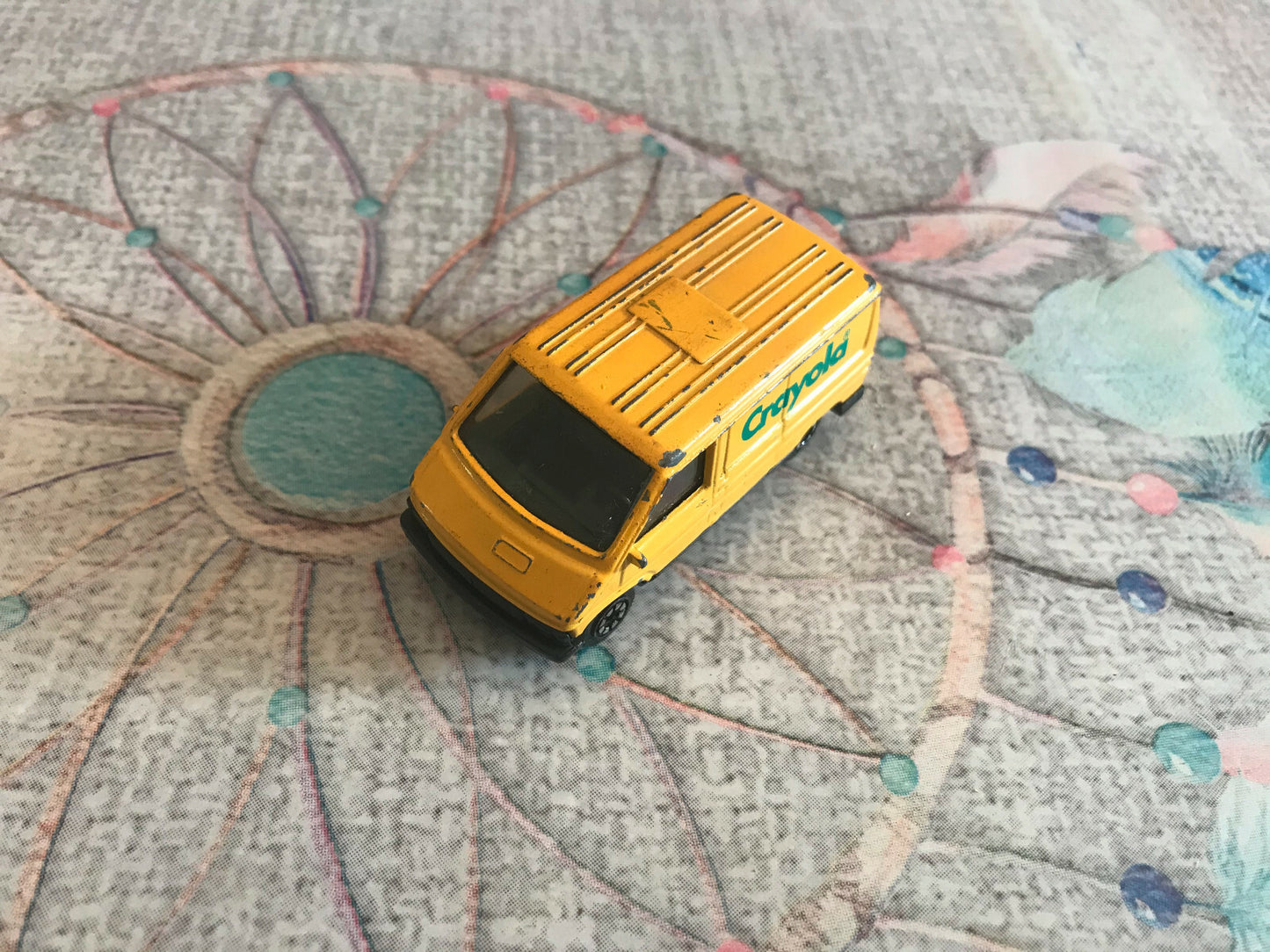 Ancienne Voiture Miniature Corgi Van Crayola Made GT Britain Echelle Majorette