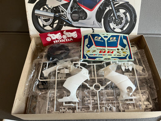 Maquette à monter Moto miniature CBR400F Honda Tamiya 1/12