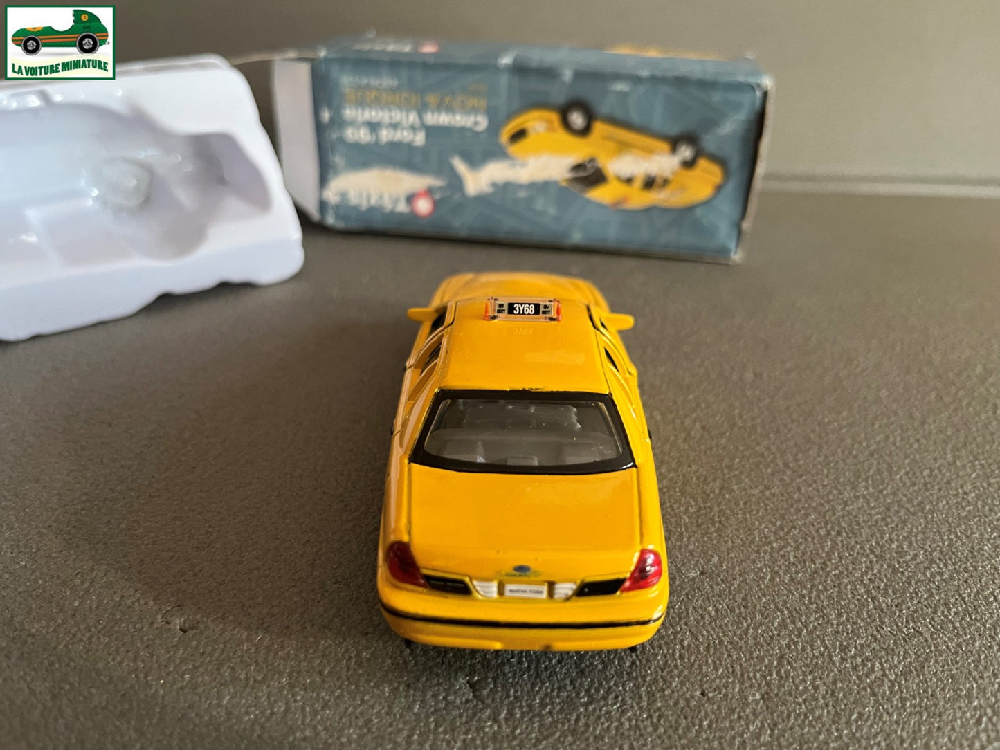 Voiture Miniature Ford Crown Victoria New York Taxi du Monde Welly au 1/38