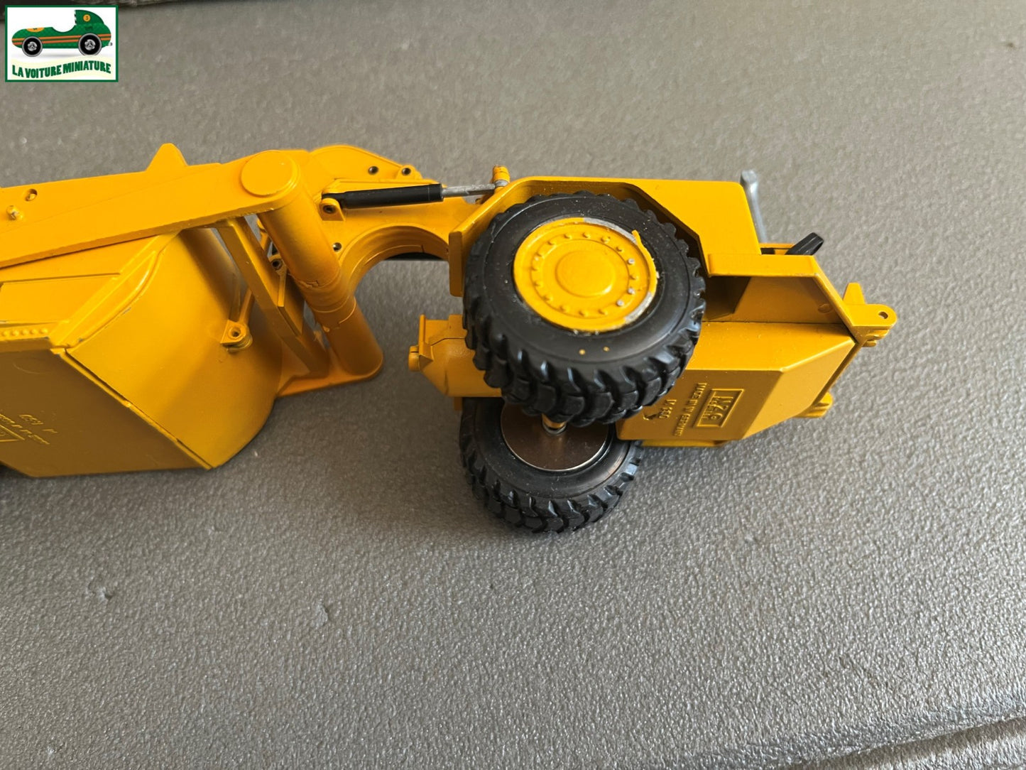 Miniature Engin Véhicule de chantier CAT 621 NZG au 1/50