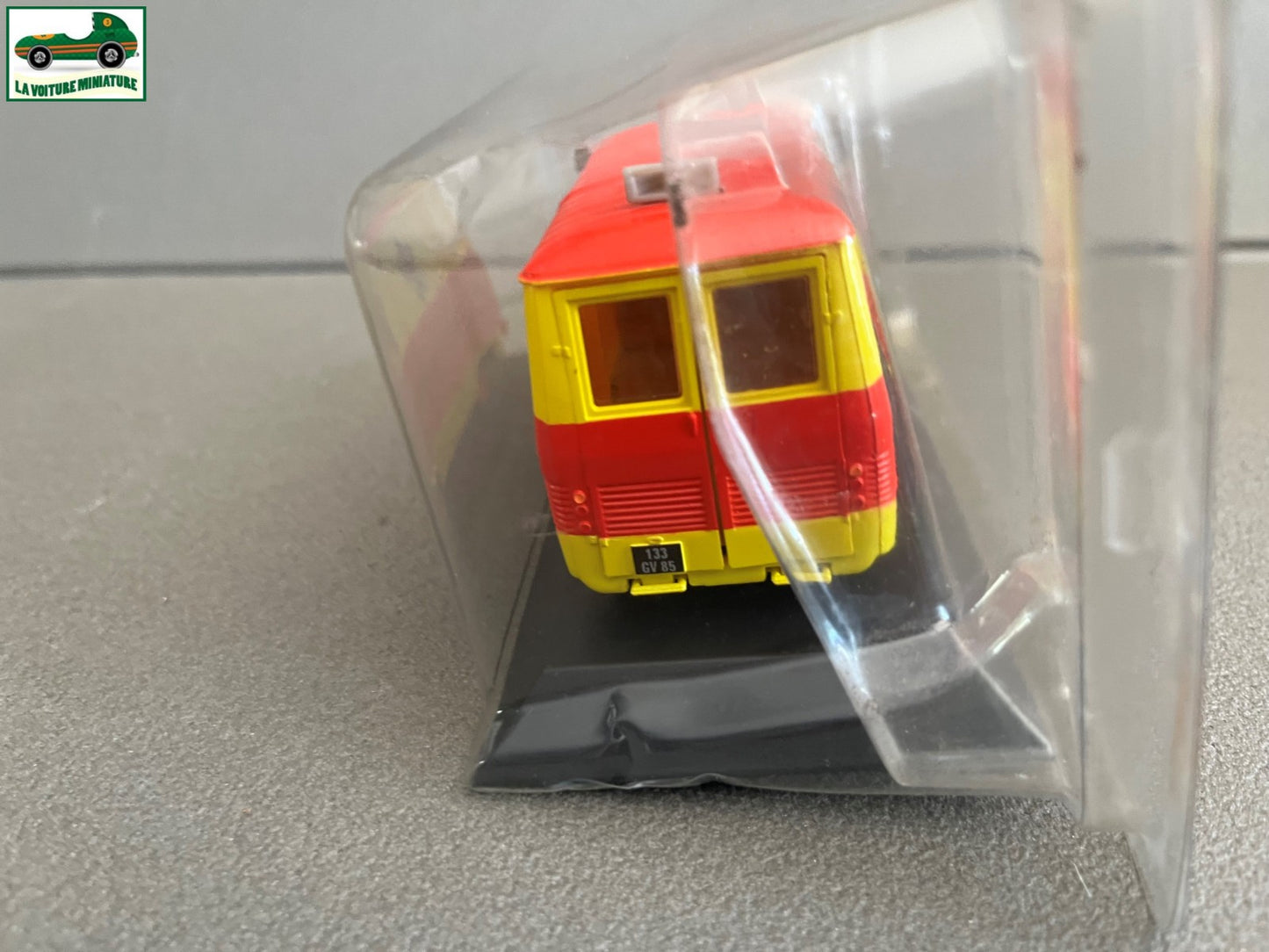 Voiture Miniature Camion Peugeot J7 Cirque Fany 1966 Norev Hachette 1/43