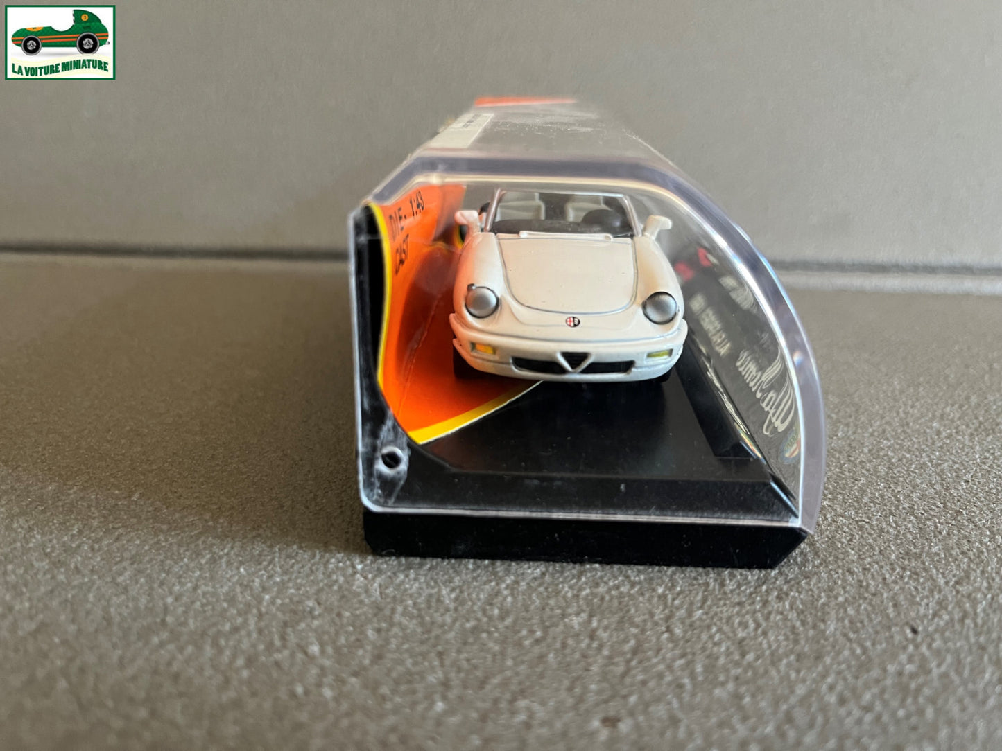 Voiture Miniature Alfa Romeo Spider 1989 New Ray au 1/43