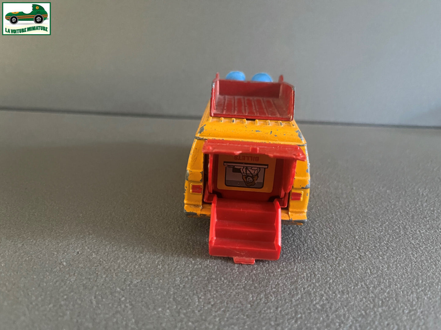 Ancienne Miniature Voiture Chevrolet Van Corgi Pinder Epave