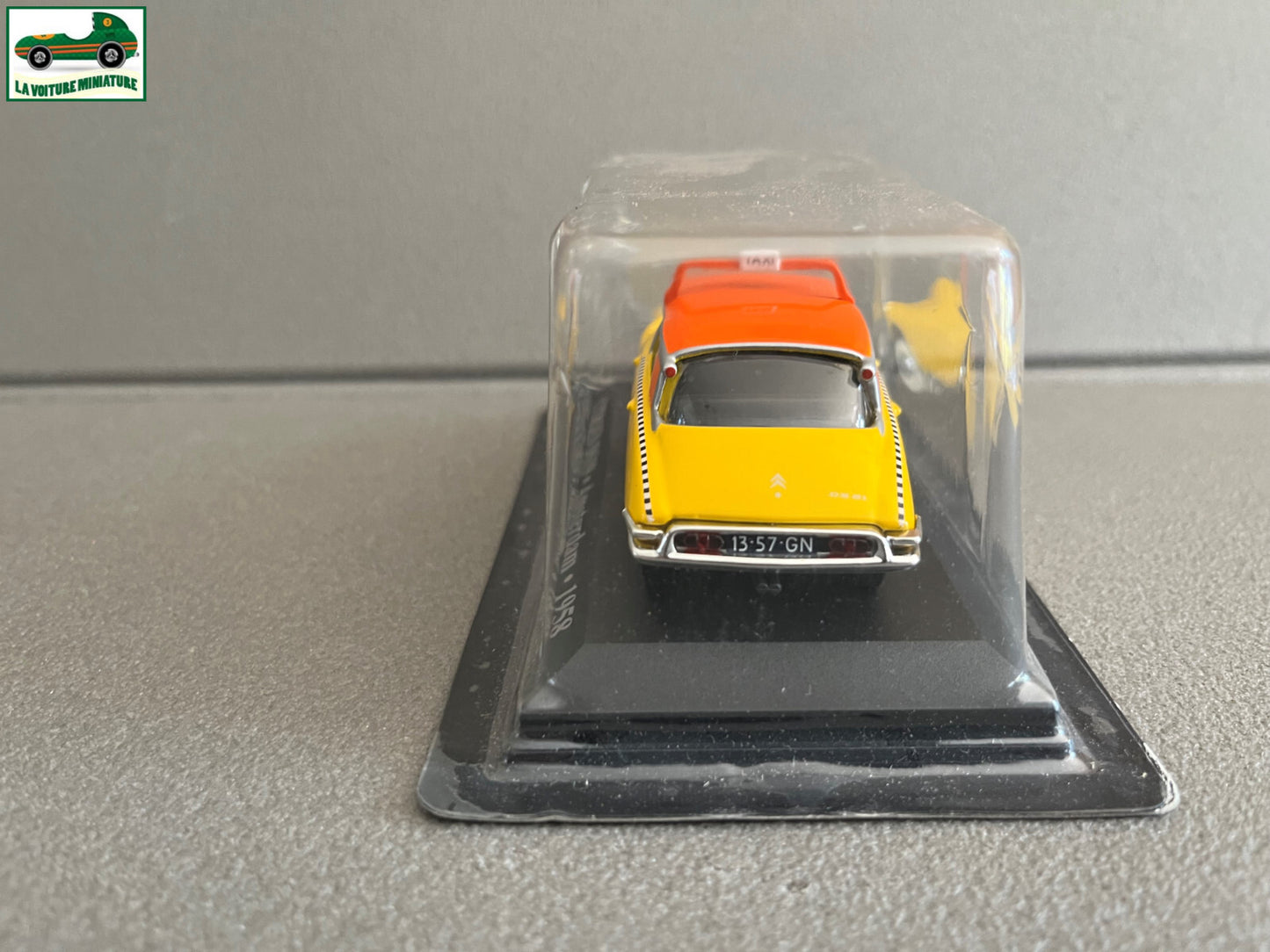 Voiture Miniature Citroen DS 19 Amsterdam 1958 Taxi Du Monde au 1/43 Altaya