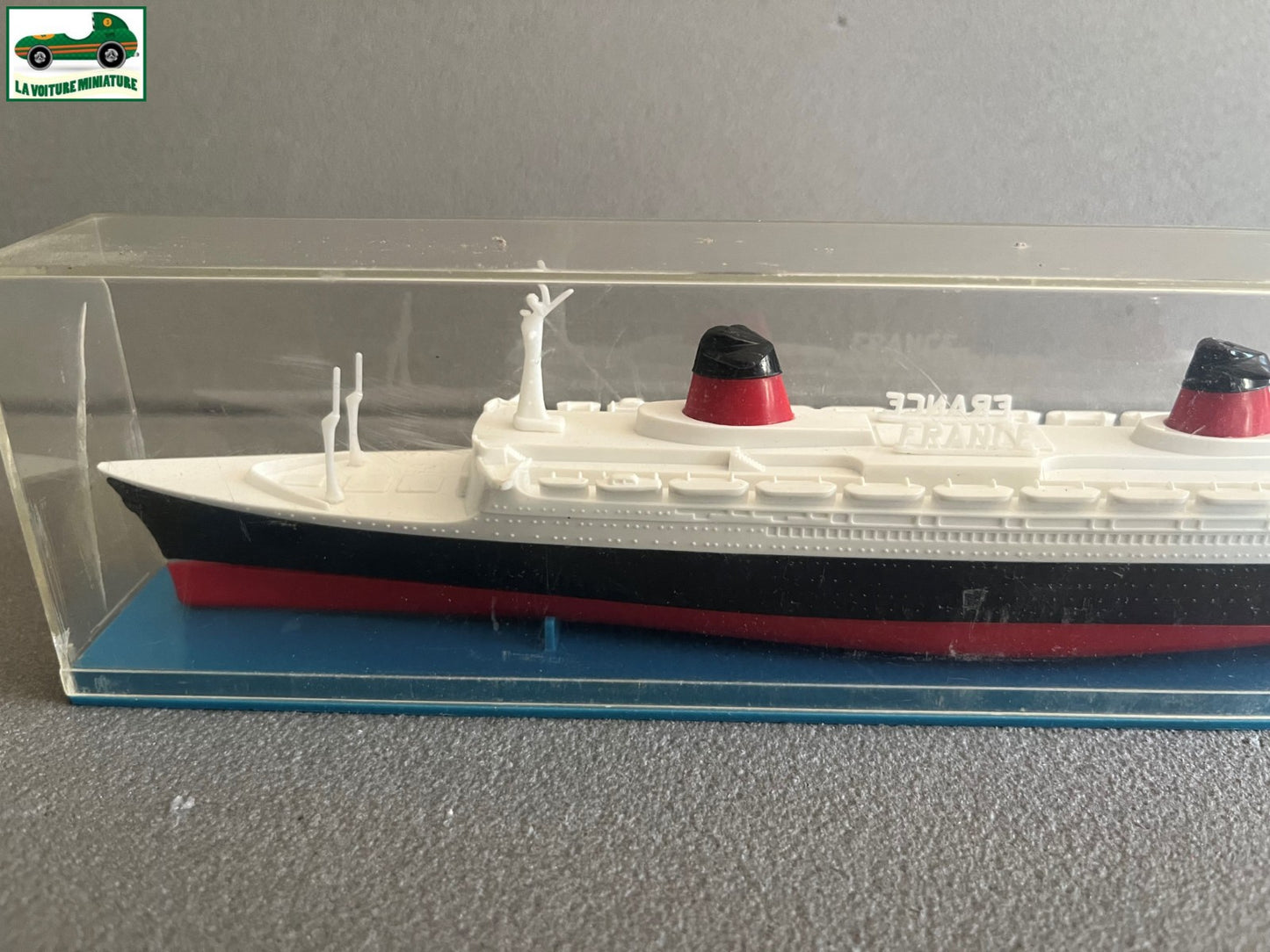 Ancien Bateau Miniature Paquebot N°870 SuperToys France Dinky Toys Meccano 1/200